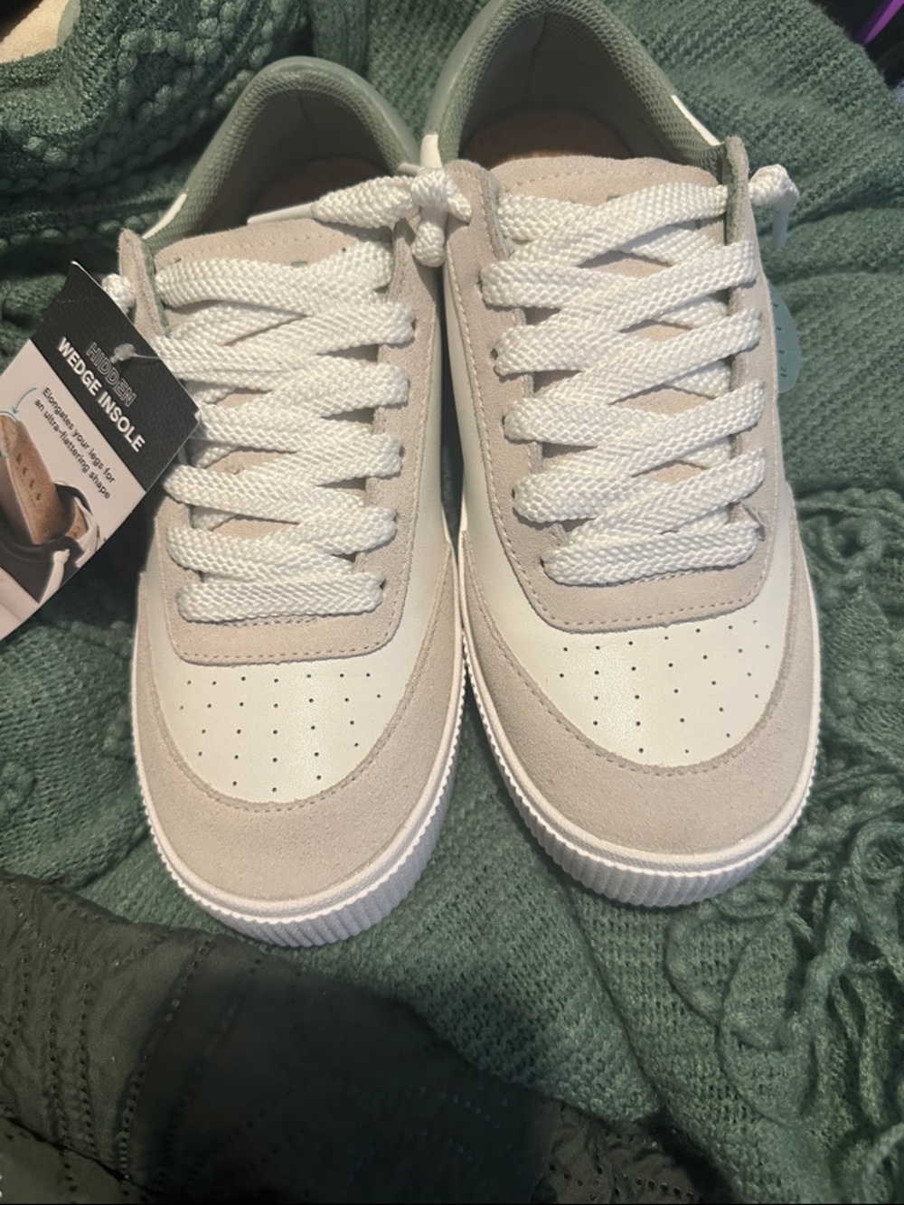 Reef White and Light Green Low-Top Sneakers